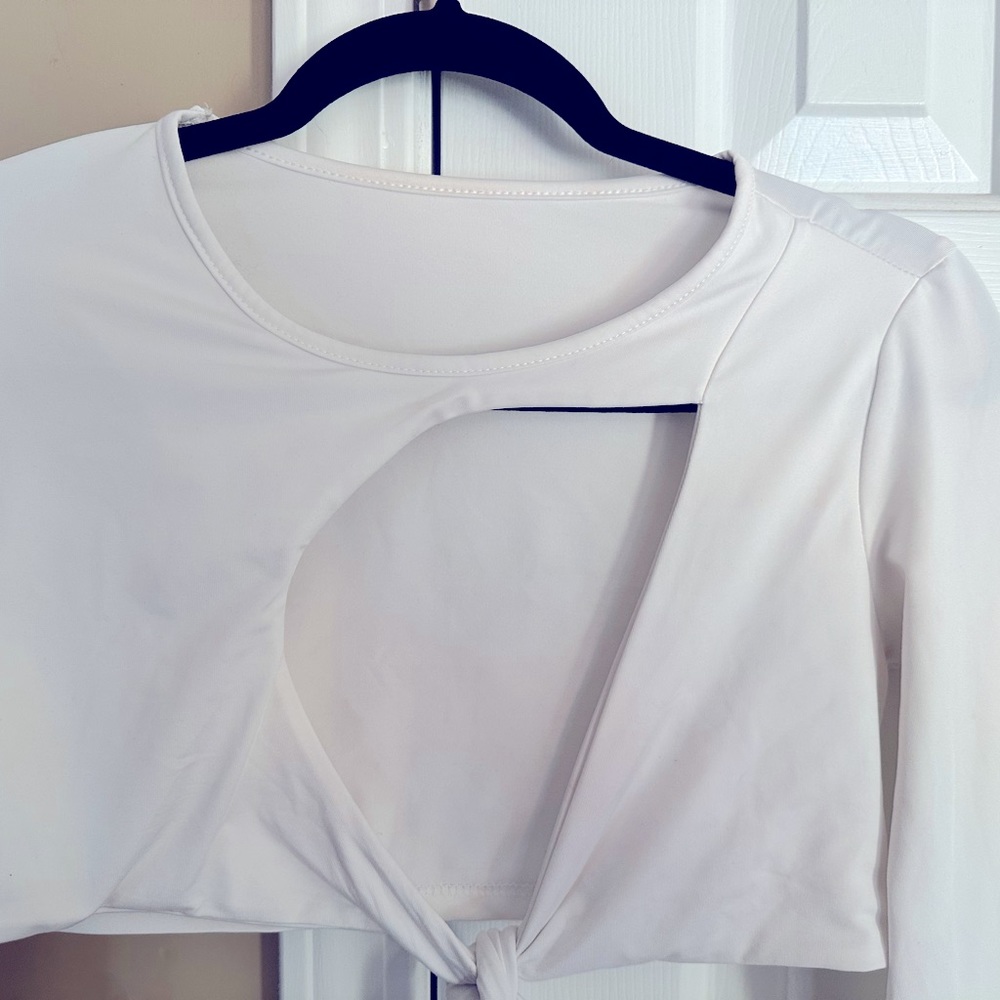 Tie keyhole crop top